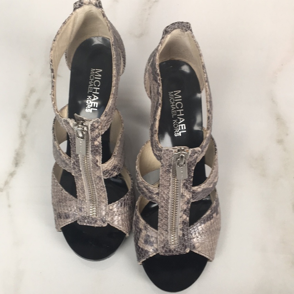MICHAEL Michael Kors Berkley T-Strap Leather High Heel Sandal Size 7M